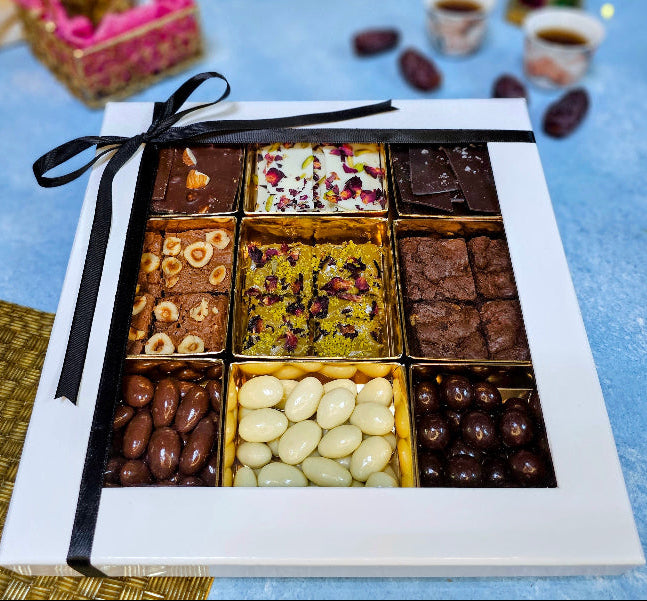 The Ultimate Hamper for gatherings, at a hefty 1kg! Filled with 9 decadent goodies for every preference. Contains several chocolate bark, brownies, dragees, cookies, and more! Perfect for luxury gifting, group gatherings and corporate events
